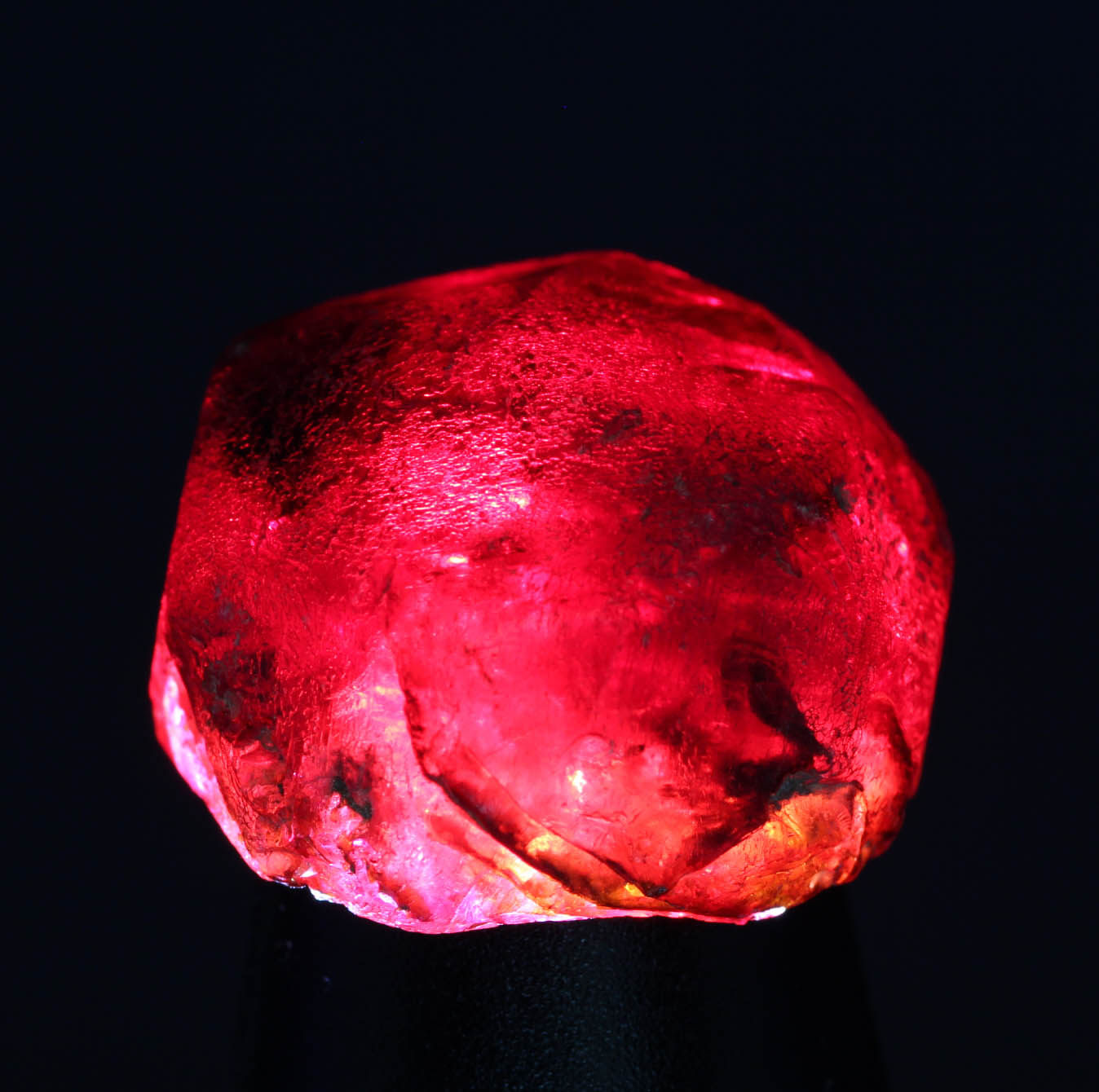2022 Good luck ruby Sri Lanka's original stone can bring good luck The jewel has a crack and gift canon