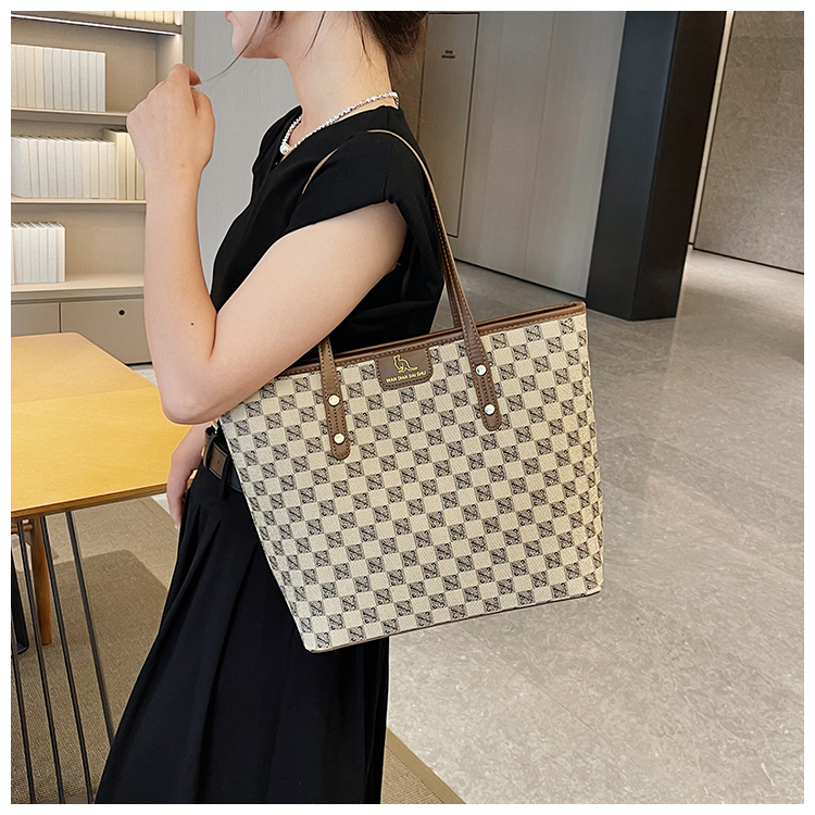 Premium for Women 2024 New Fashionable Large Capacity Single Shoulder Underarm , Hundred Step Handheld Commuter Tote_voghion.com