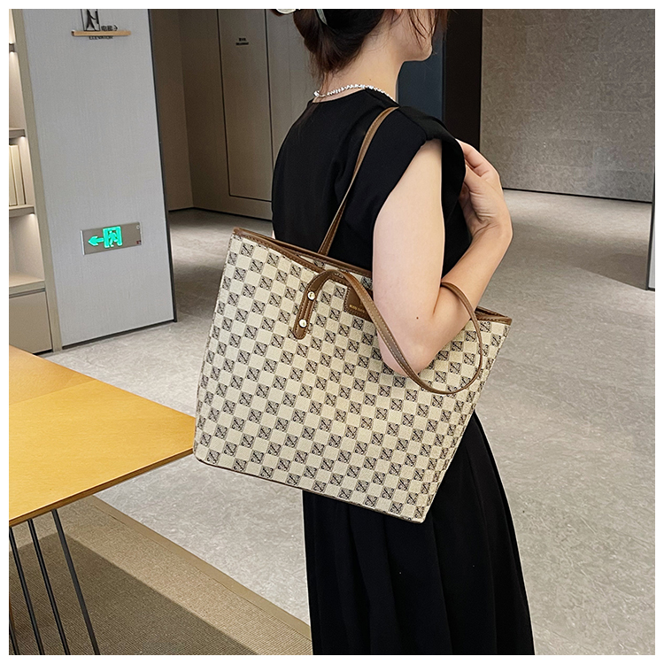 Premium for Women 2024 New Fashionable Large Capacity Single Shoulder Underarm , Hundred Step Handheld Commuter Tote_voghion.com