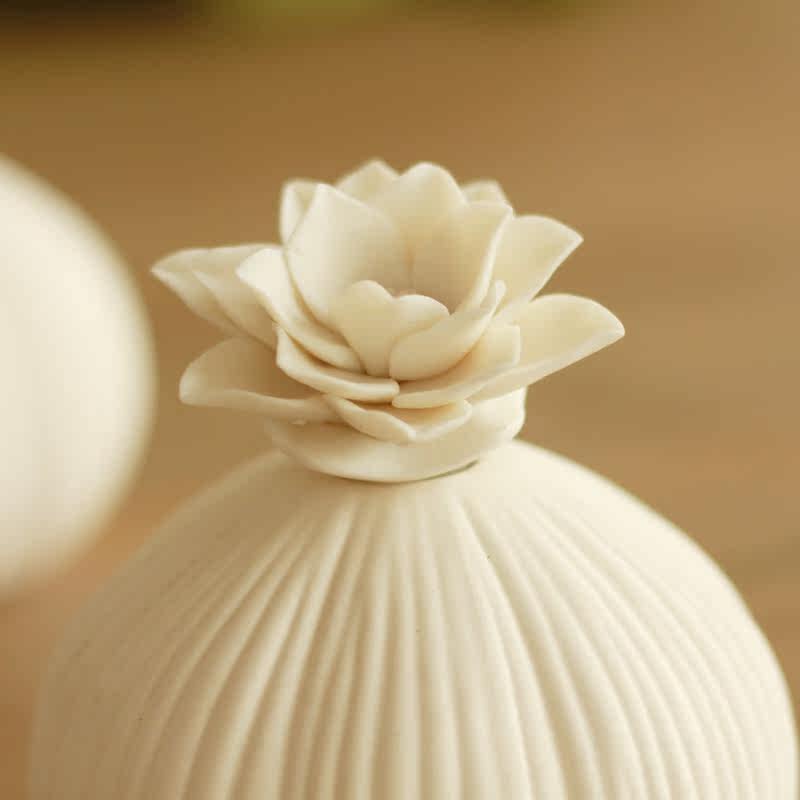 ���뻨�Ұ�ɫ��޹ƿ�մɰڼ�