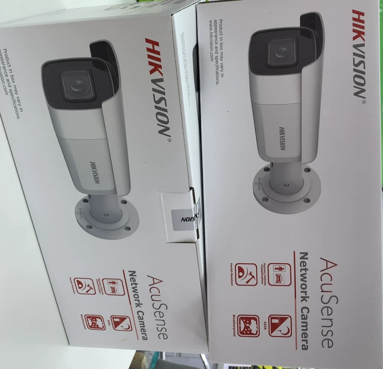 Камера электрозумная Hikvision DS-2CD2643G2-IZS с зумом 4MP AcuSense POE