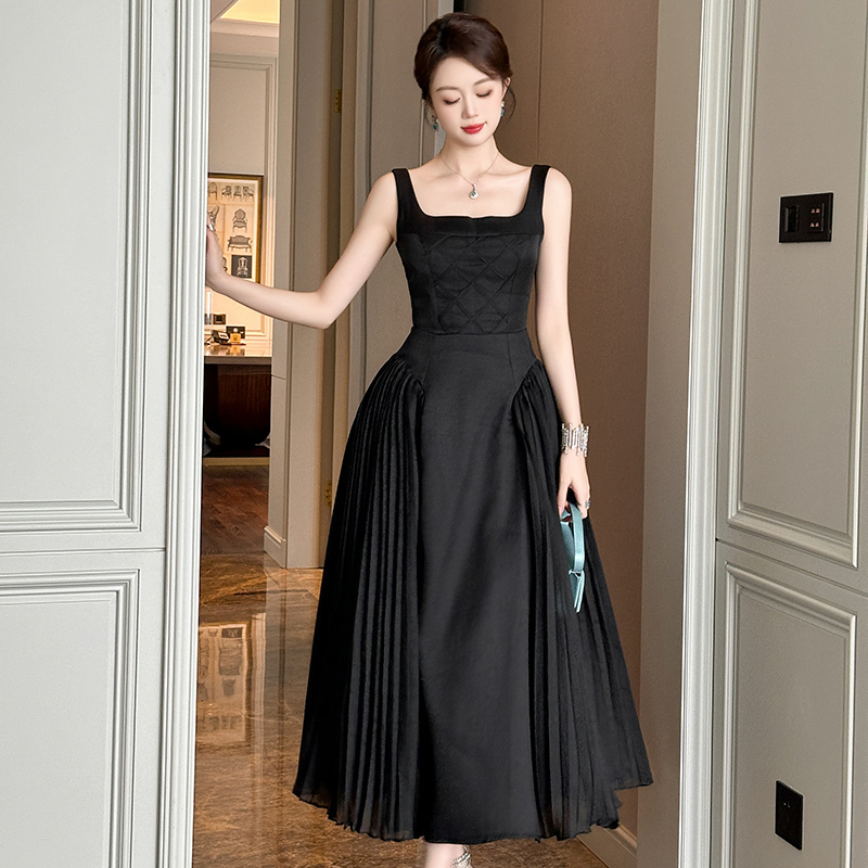 Black Long High-Waisted Pleated Skirt with Suspenders, Slimming and Elegant, 2026 Summer New Retro Puffy Dress