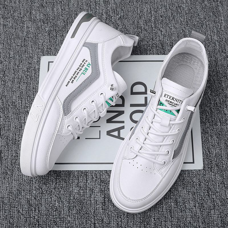 Men's shoes 2022 new summer trends 100 hitch a little white flat shoes sports casual One foot pedal waterproof leather shoe boomer shoes