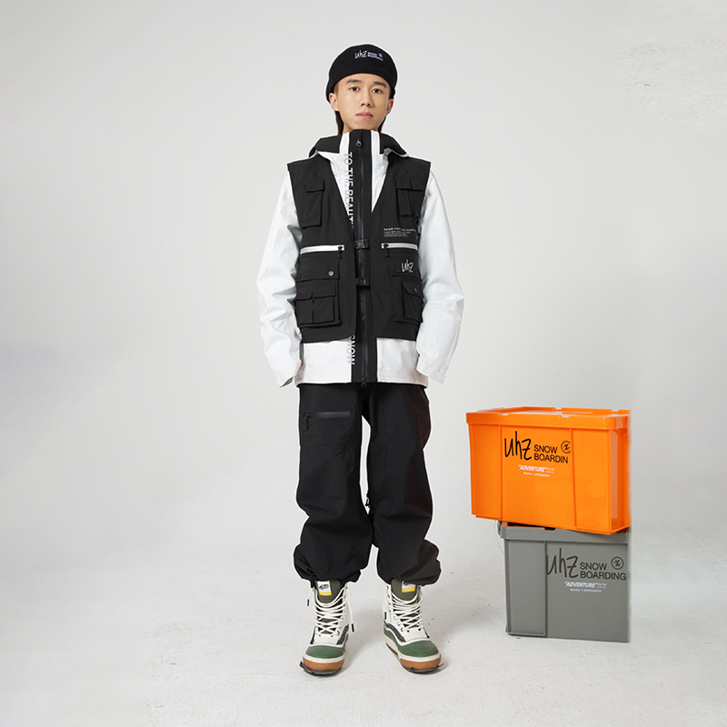Uhznus has a professional double board ski suit for wind proof and splash water resistant to wear resistant hard shell reflective vest