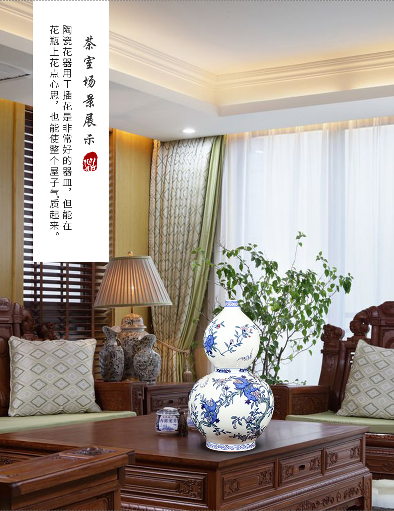 Jingdezhen ceramics hand - made antique Chinese blue and white porcelain live shui gourd vase sitting room adornment is placed