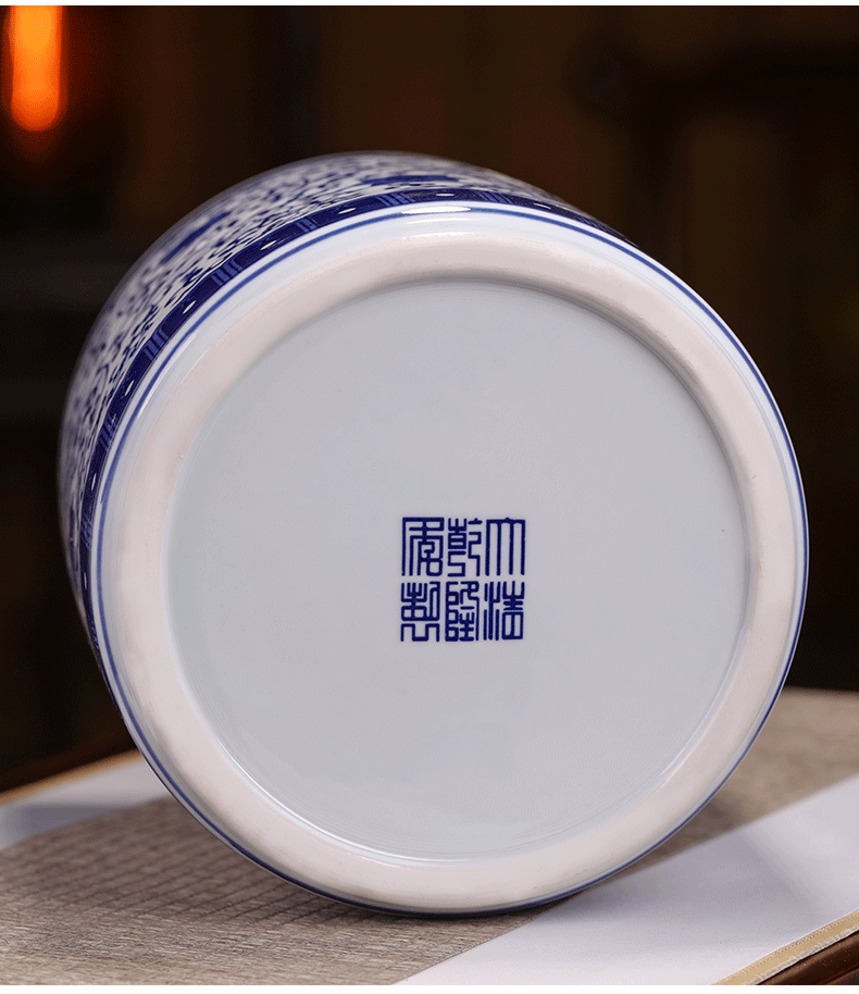 Blue and white porcelain of jingdezhen ceramics large tea pu 'er tea box box store receives tea cake tin, insect - resistant moistureproof