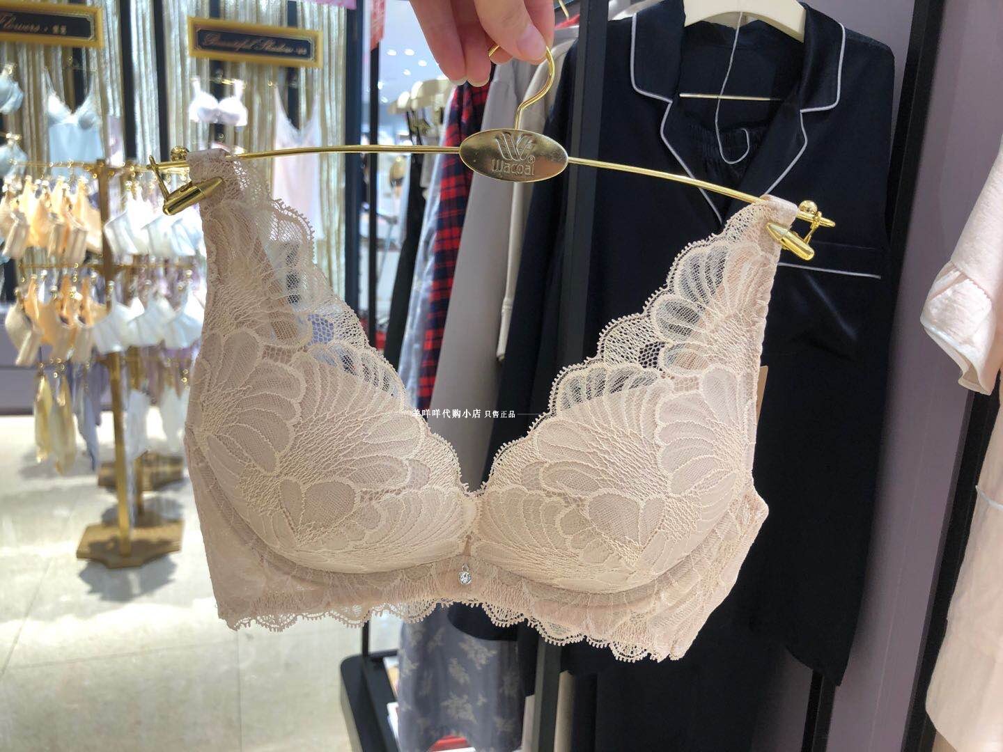 Wacoal Gold Label Simple and Seamless Medium Thick Gathering Round Bra WB1140 Domestic