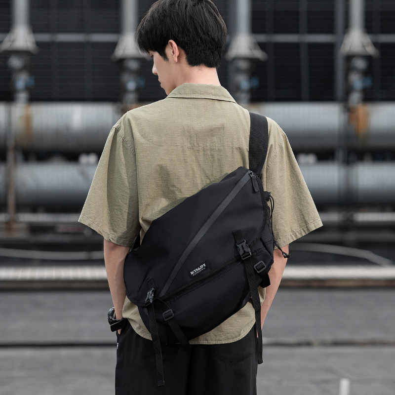 Liu Yaowen Tongtong Satchel Men Tooling Functional Day Series Sloping Satchel women's large capacity homemade street design single shoulder bag-Taobao