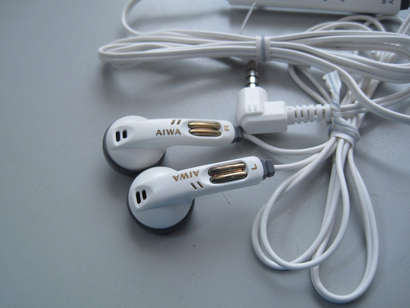 AIWA 高音質 ステレオ イヤホン HP-V14 AIWA 高音質 ステレオ イヤホン HP-V14