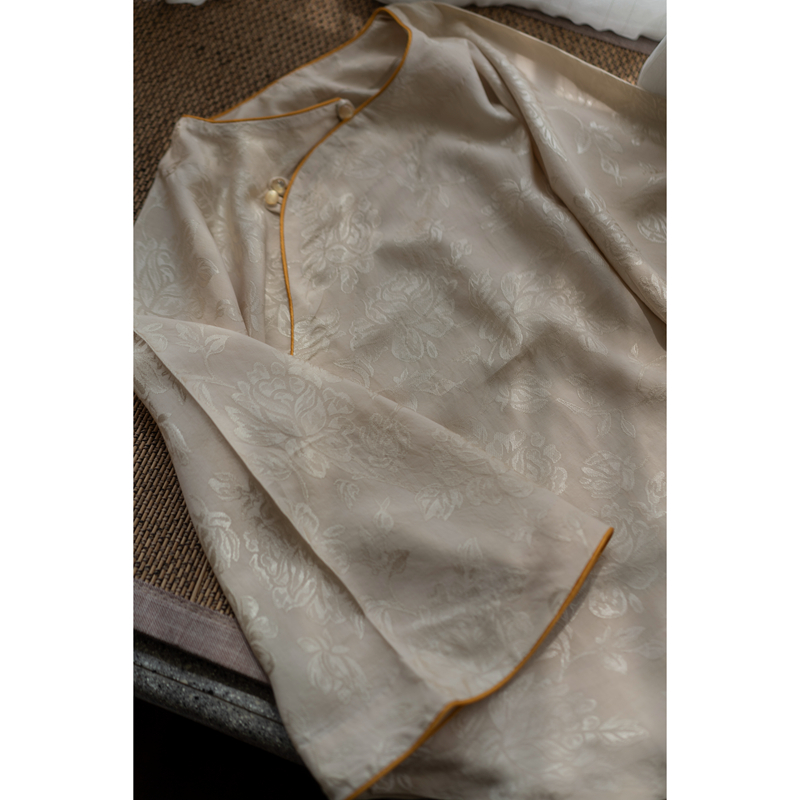 Spot Chinese traditional garment light almond color peony jacquard Old Master's hand for an inverted sleeveless spring summer