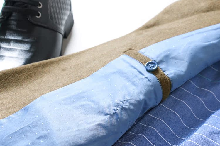 D1353 là một bất ngờ khác. Quầy hàng mạnh mẽ 70 áo khoác len nam áo khoác len dài áo khoác nam kaki