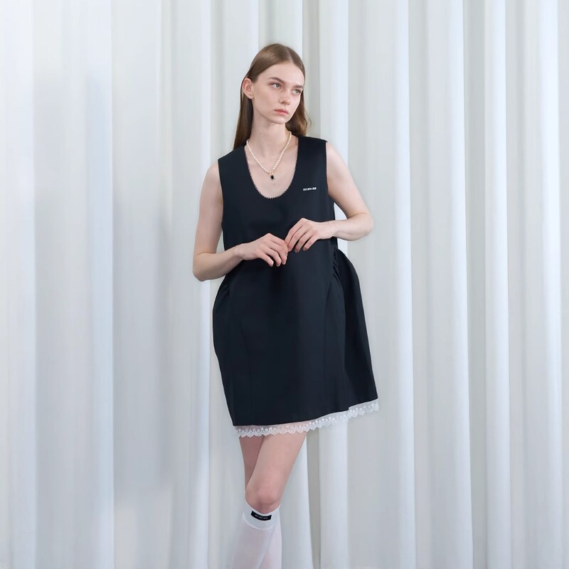 Black Mousse French-Style Elegant U-Neck Birthday Little Black Dress, New Summer Design, Loose and Slimming Dress Black Mousse French-Style Elegant U-Neck Birthday Little Black Dress, New Summer Design, Loose and Slimming Dress