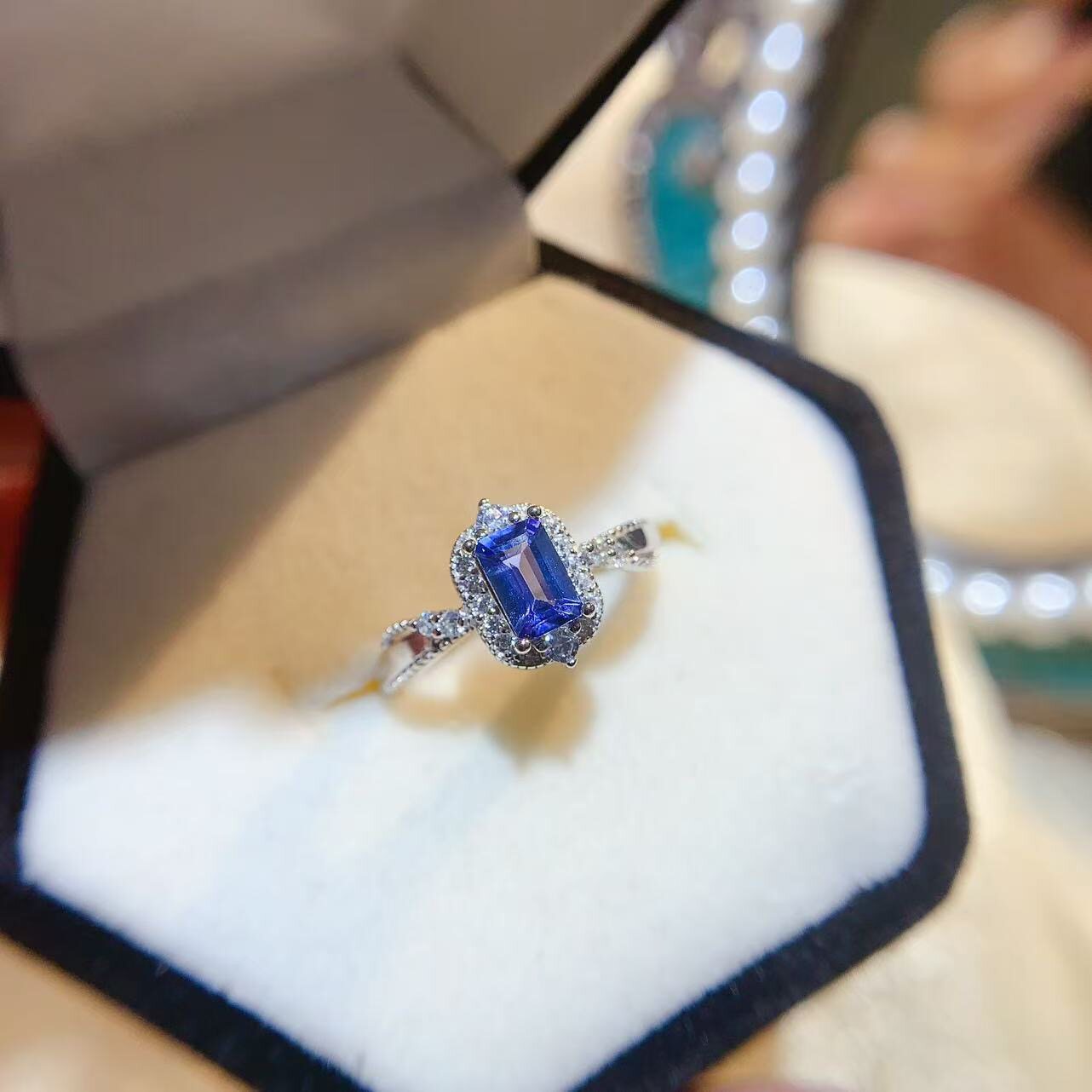 New natural tanzanite ring 925 silver gold plated main stone square 4*6mm fashionable and versatile living ring