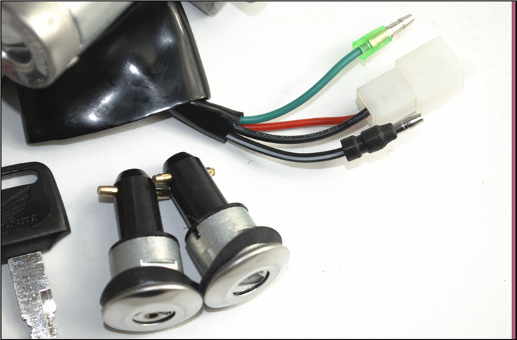 Áp dụng cho phụ kiện xe máy mới Fengxiang WY125-N country ba Fengxiang WY125-M nắp xe đầy đủ khóa nắp bình xăng điện bọc tay ga xe máy