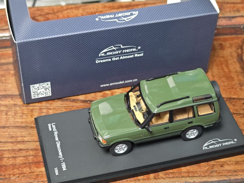 Almostreal Model 1/43 Land Rover Discovery First Generation 1994 Green (with Pockmarks) Almostreal Model 1/43 Land Rover Discovery First Generation 1994 Green (with Pockmarks)
