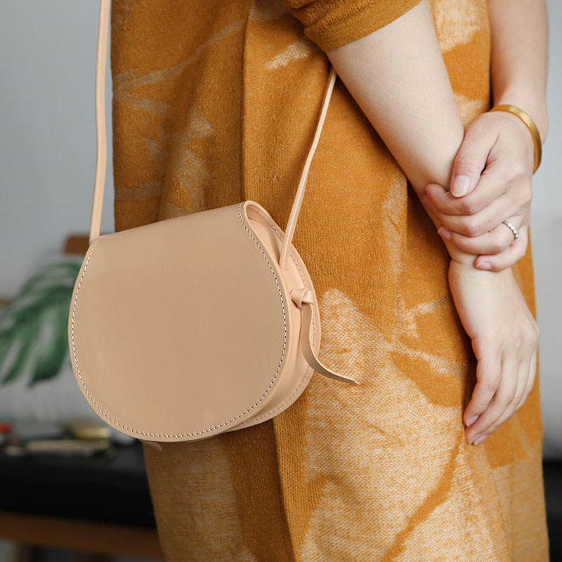 Bu Gu Forest Lady Cow Leather Single Shoulder Inclined Satchel Bag Semi-circle Bag Retro Art 100 Lap Girl Bag B180