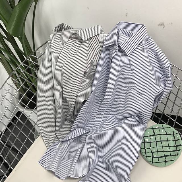 Sanqishu ສົດແລະ versatile ສີຟ້າ striped slim square collar shirt ຄໍເຕົ້າໄຂ່ທີ່ເກົາຫຼີແບບງ່າຍດາຍ vertically striped ເສື້ອ casual ສໍາລັບຜູ້ຊາຍ