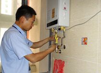 Professional maintenance installed gas water heater electric water heater water leakage cleaning hardware replacement