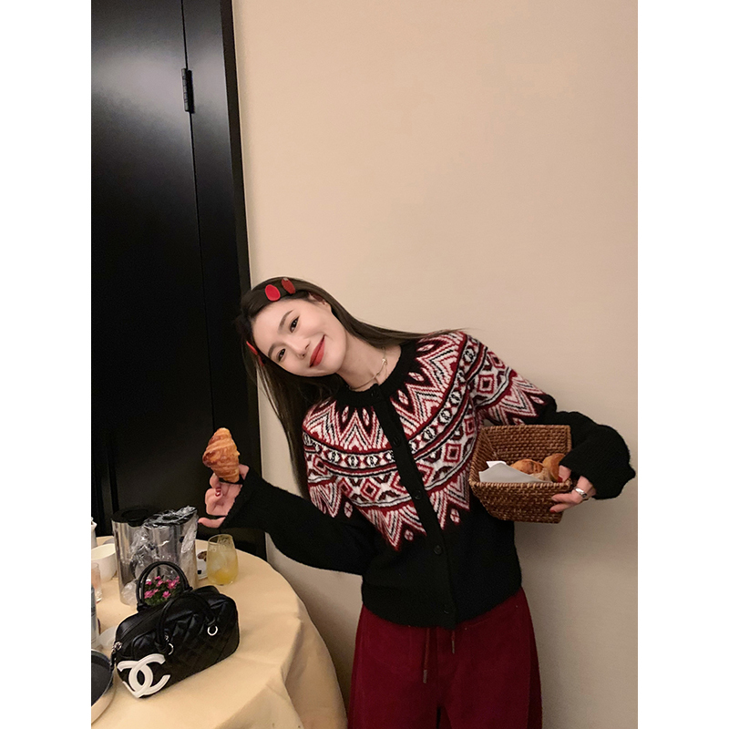 Xiaojunjun Britney Zurich Christmas Limited Edition/Vintage Fair Isle Crew Neck Sweater Heavy Jacquard Cardigan for Women Xiaojunjun Britney Zurich Christmas Limited Edition/Vintage Fair Isle Crew Neck Sweater Heavy Jacquard Cardigan for Women