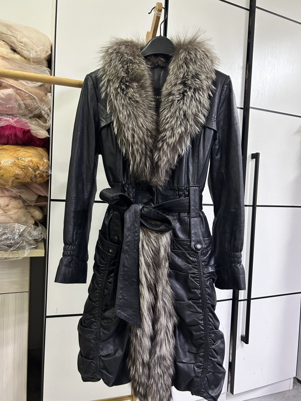 Genuine Leather Jacket, Women's Leather Coat with Added Cotton and Down, and Fox Fur. Genuine Leather Jacket, Women's Leather Coat with Added Cotton and Down, and Fox Fur.