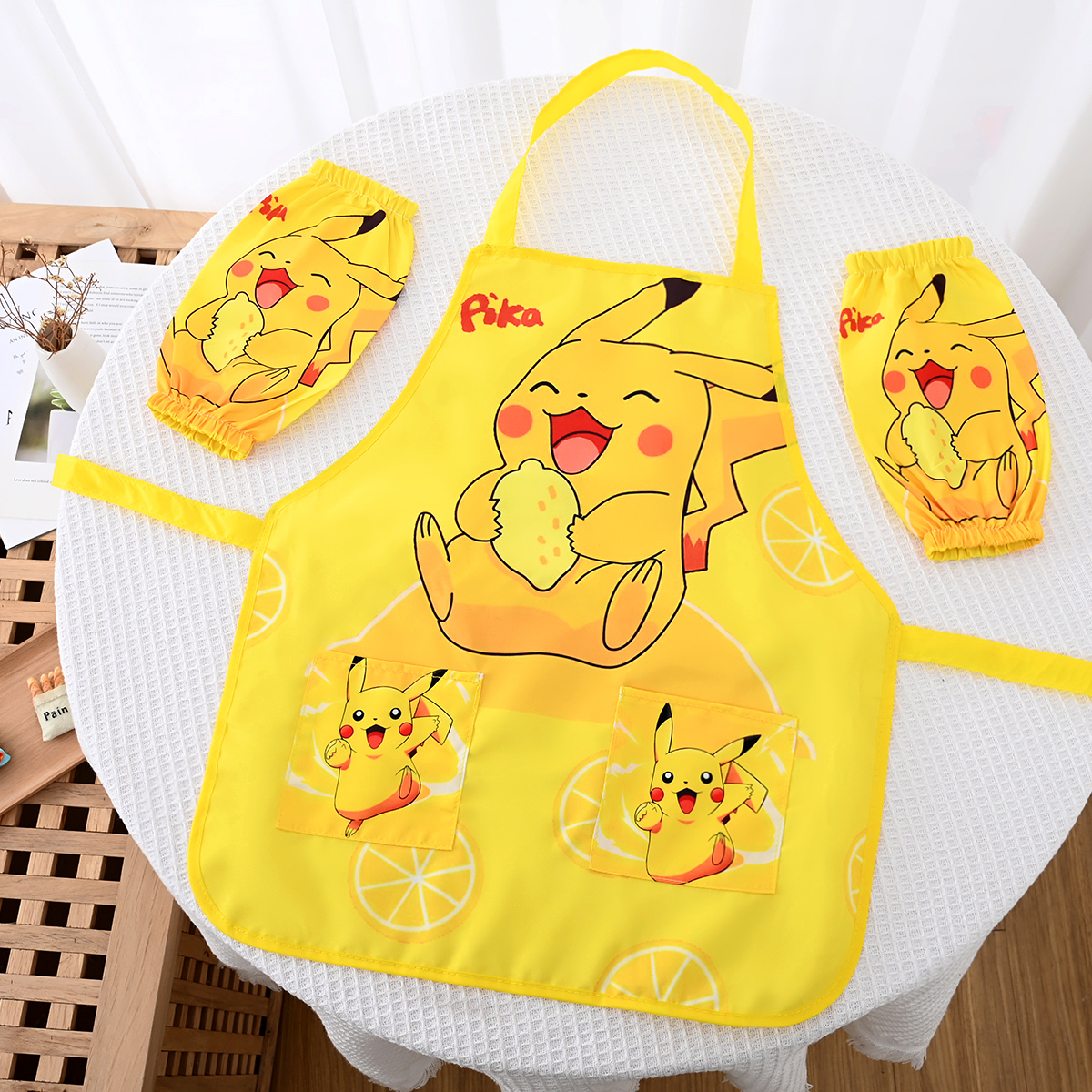 Children's waterproof apron for eating and painting