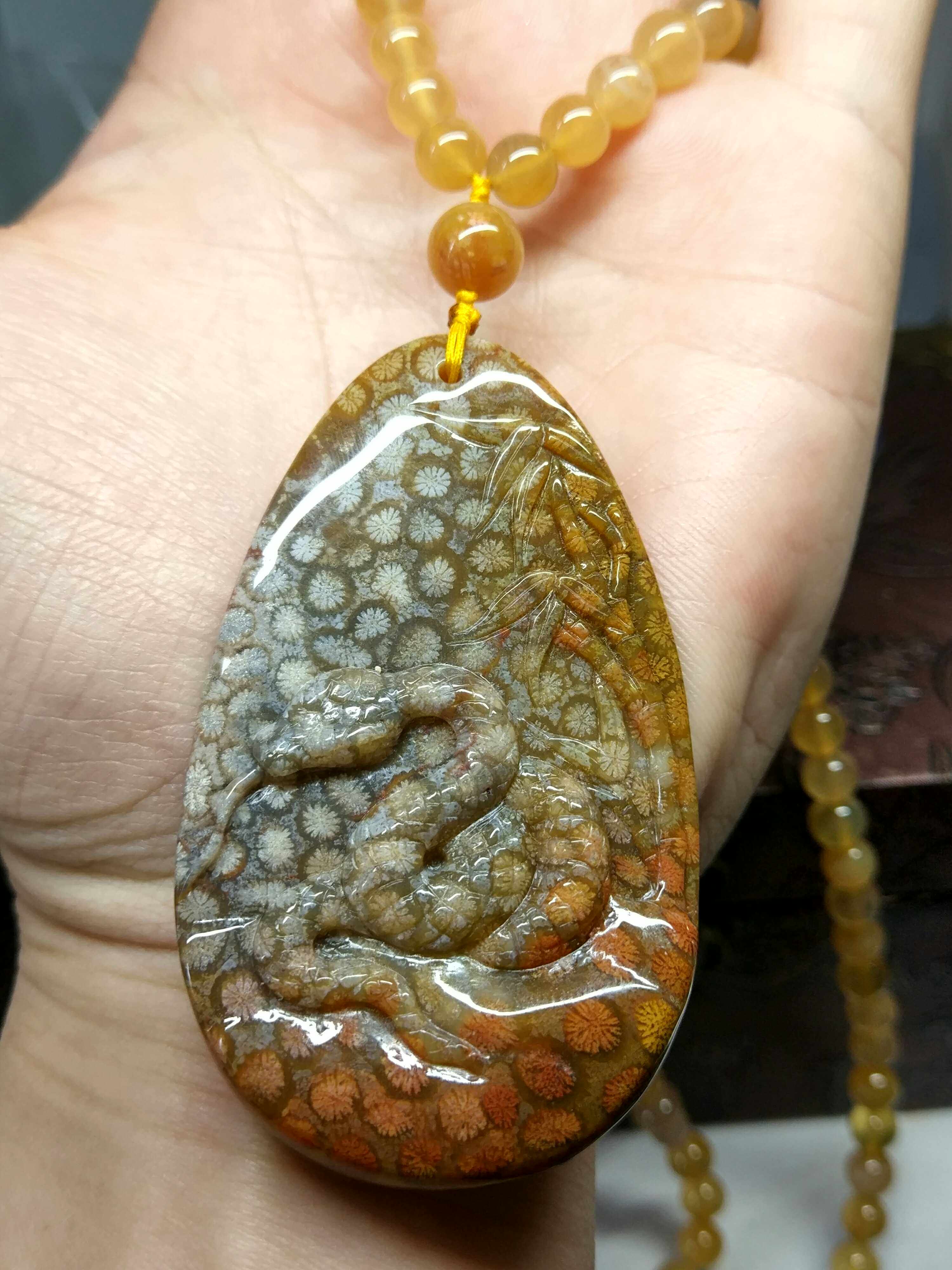 Jade workshop Natural crystal stone Agate jelly ground small color peanut shaw Snake carving ornament placement pieces