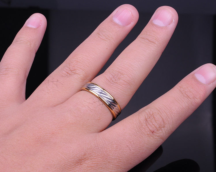 Phnom Penh Twill Titanium Steel Ring Giới tính nam Tide Boy Hip Hop Index Finger Độc thân Sinh viên nam Chuyển sang màu xanh lá cây - Nhẫn nhẫn vàng nữ
