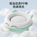 Зима в гнезде собаки держит теплые и более толстые маленькие собачьи щенки