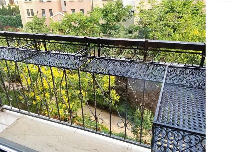 Lan can ban công châu Âu giá treo hoa nhiều lớp hàng rào nhiều hoa nhỏ kệ tường treo sắt xanh chậu hoa giá - Kệ mẫu kệ gỗ đẹp