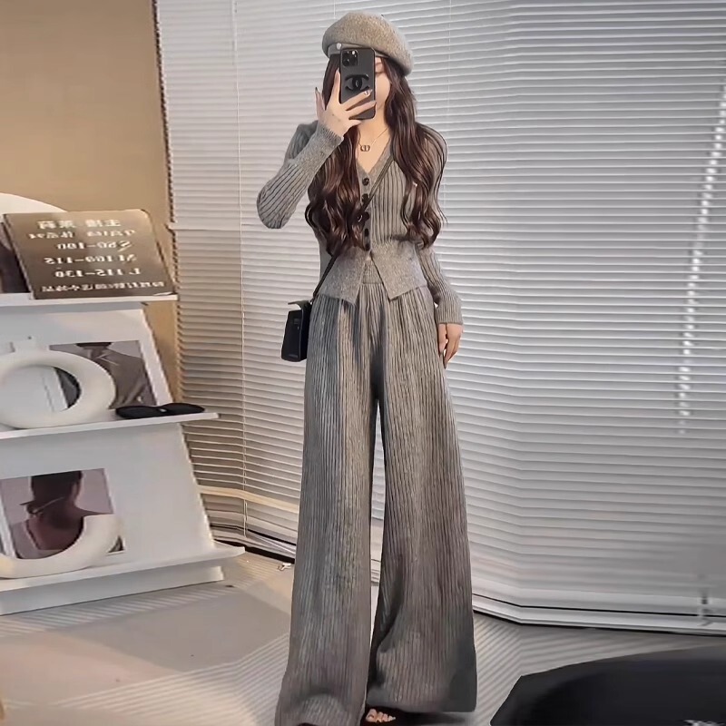 European Style Casual Fashion Suit for Women, Spring, Autumn and Winter 2026 New Sports High-Waisted Knitted Wide-Leg Pants Two-Piece Set European Style Casual Fashion Suit for Women, Spring, Autumn and Winter 2026 New Sports High-Waisted Knitted Wide-Leg Pants Two-Piece Set