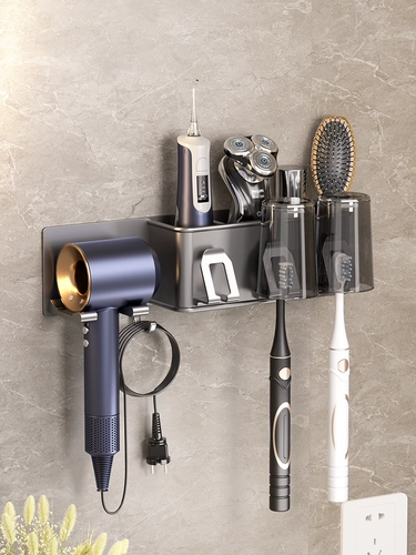 12 -летний магазин более 20 цветовых зубных щетков, расположенных на стойках без удара по полоскам для блюд