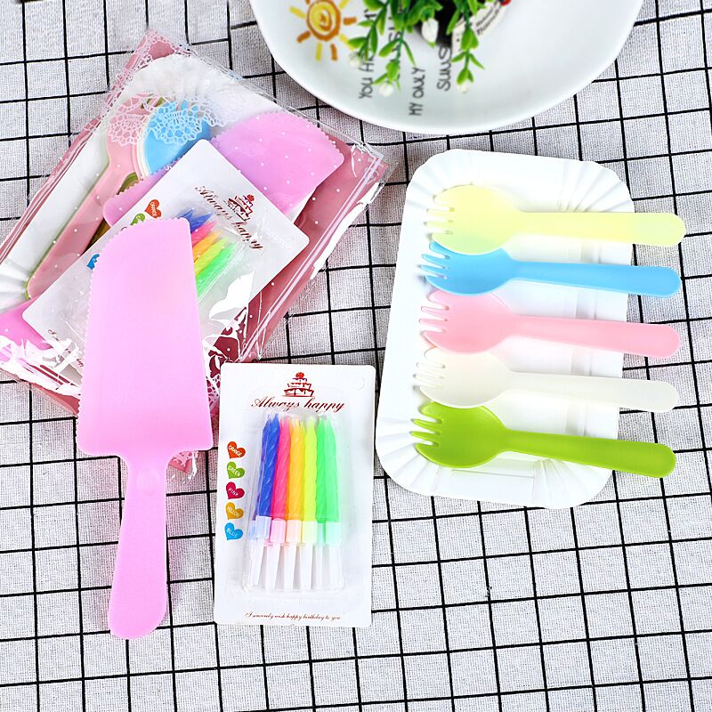Baking birthday cake disposable dinner plate cutter fork paper plate candle cutting knife four in one 5 plates 5 fork matching tableware