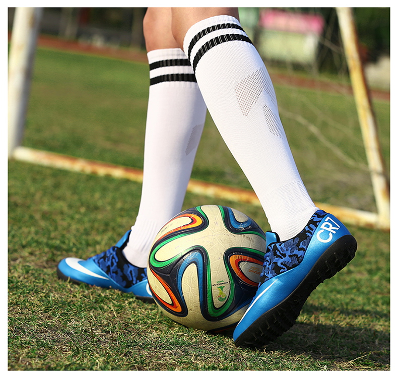 Giày bóng đá học sinh nam gãy CR7 Giày đào tạo sát thủ móng tay ngắn TF cỏ nhân tạo gai nhọn C-sneakers giày đá bóng puma