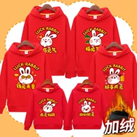 Красная толстовка с капюшоном