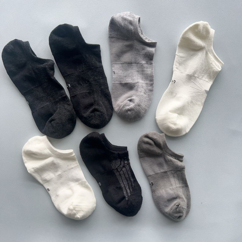 Merino Wool Heel and Toe Lightweight Summer Seamless Outdoor Hiking and Mountaineering Short Tube Sports Socks for Men and Women