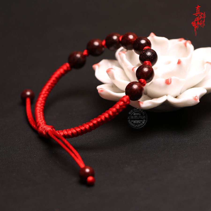 This Year of the Life is an old material Little Leaf Purple Sandalwood Red Rope Hand Alchemy Hand-string Men And Women