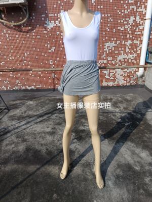 The shorts are fashionable and highly elastic wide-leg pants with a feminine feel. The waist circumference is 58-98cm and the length is 30cm