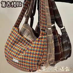 Plaid Wool Dumpling Bag for Women, Korean Style, Autumn and Winter Retro Crossbody Bag, Student Casual Commuting Shoulder Bag