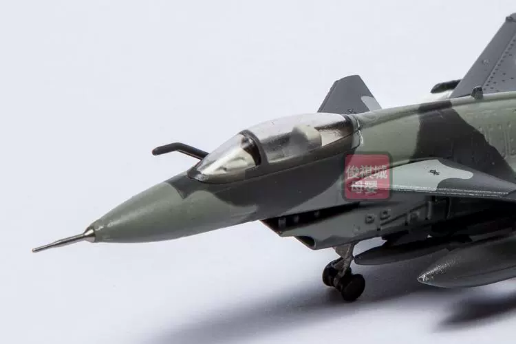 Hợp kim tĩnh 1: 144 đã hoàn thành máy bay chiến đấu mô hình J10 cỡ nhỏ 歼 10 máy bay mô phỏng mô hình quân sự