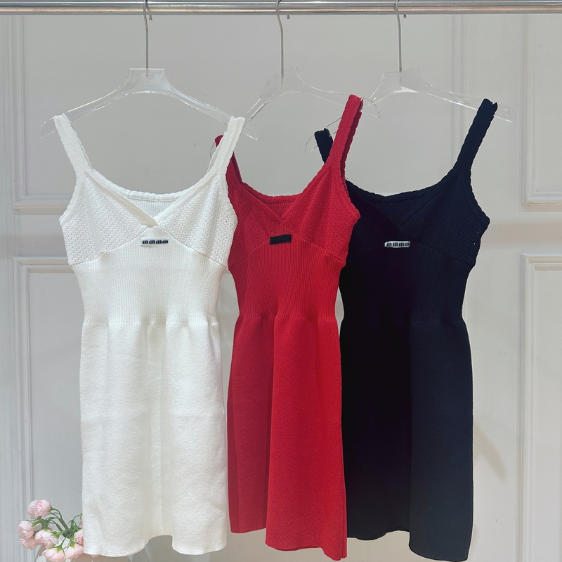 [in Stock] Gream Shenzhen Nanyou European Style Miu Series Knitted V-Neck Spaghetti Strap Dress Fashionable Short Dress