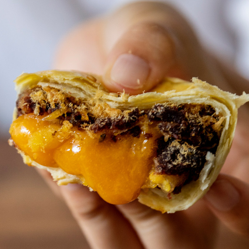 (Thousand-layer custard custard crisp) Pure handmade snow Mei Niang walnut red bean net red snack pastry meat floss egg yolk crisp