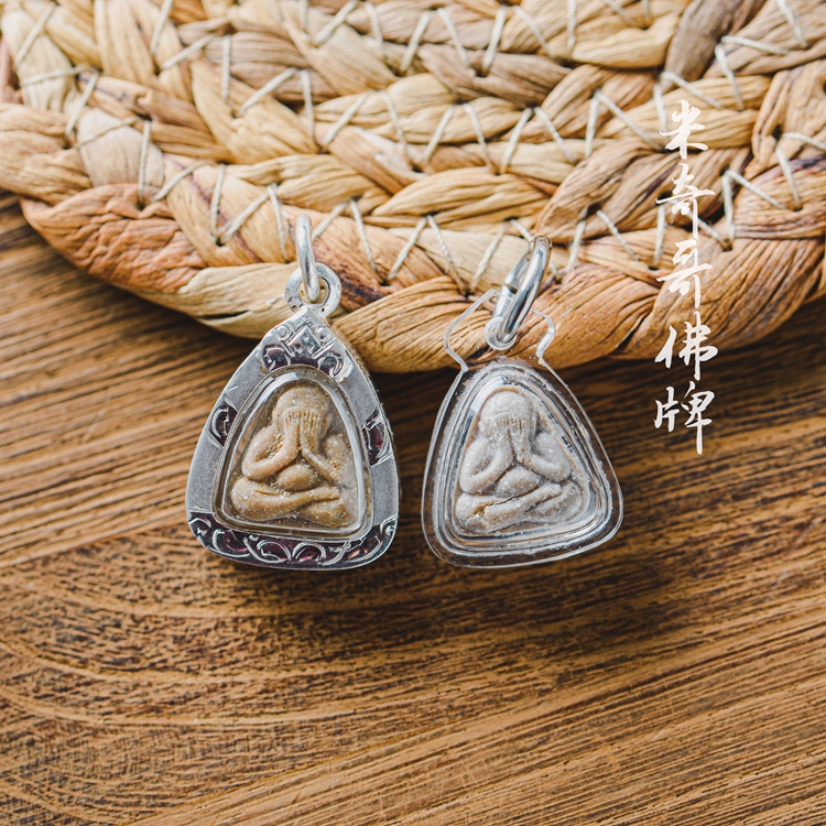 Thailand amulet Buddha statue Long Poxi master Buddhist calendar 2517 small must reach the masked Buddha