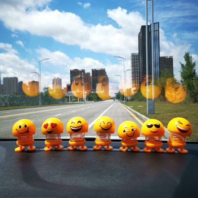 Shivering with the same kind of smiley face spring ecstasy The paparazzi creative car carry a smiley face expression bag swing piece spring little man