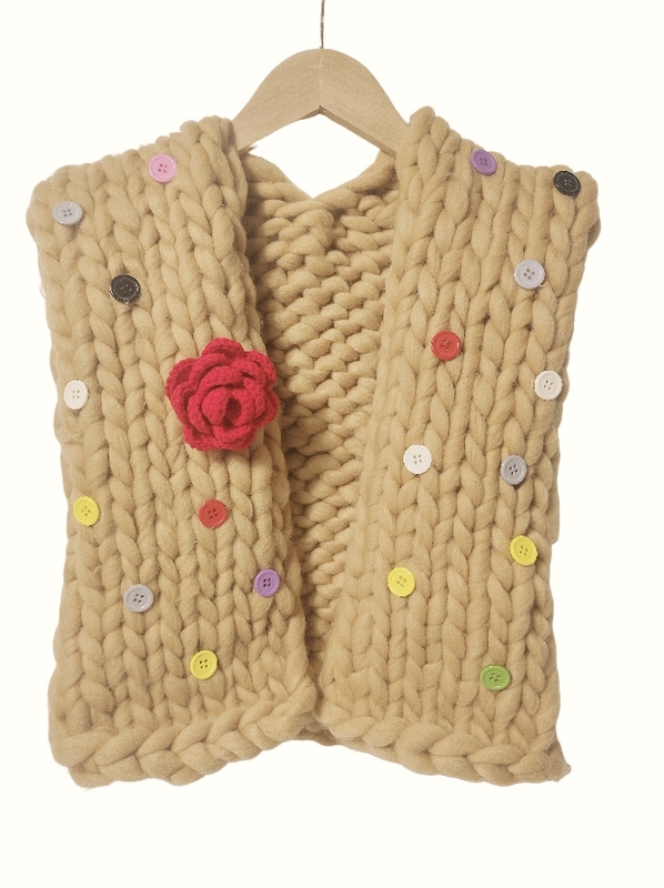 Gambi's Same Style Chunky Yarn Hand-Knitted Rose Flower Short Sweater Vest Gambi's Same Style Chunky Yarn Hand-Knitted Rose Flower Short Sweater Vest