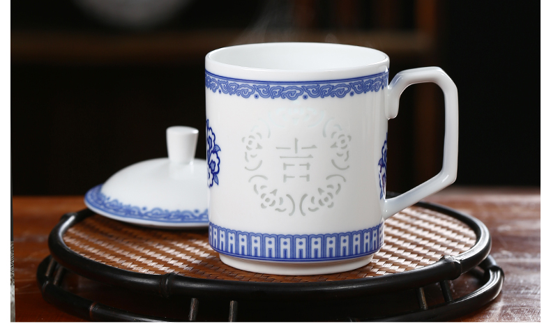 Jingdezhen porcelain and exquisite porcelain cup with cover ceramic tea keller CPU work present household glass cup