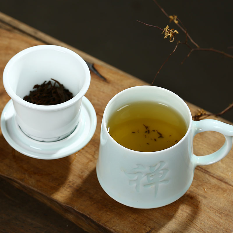 Jingdezhen ceramic cups with cover with filtering home office glass tea cup carving master cup gift cups