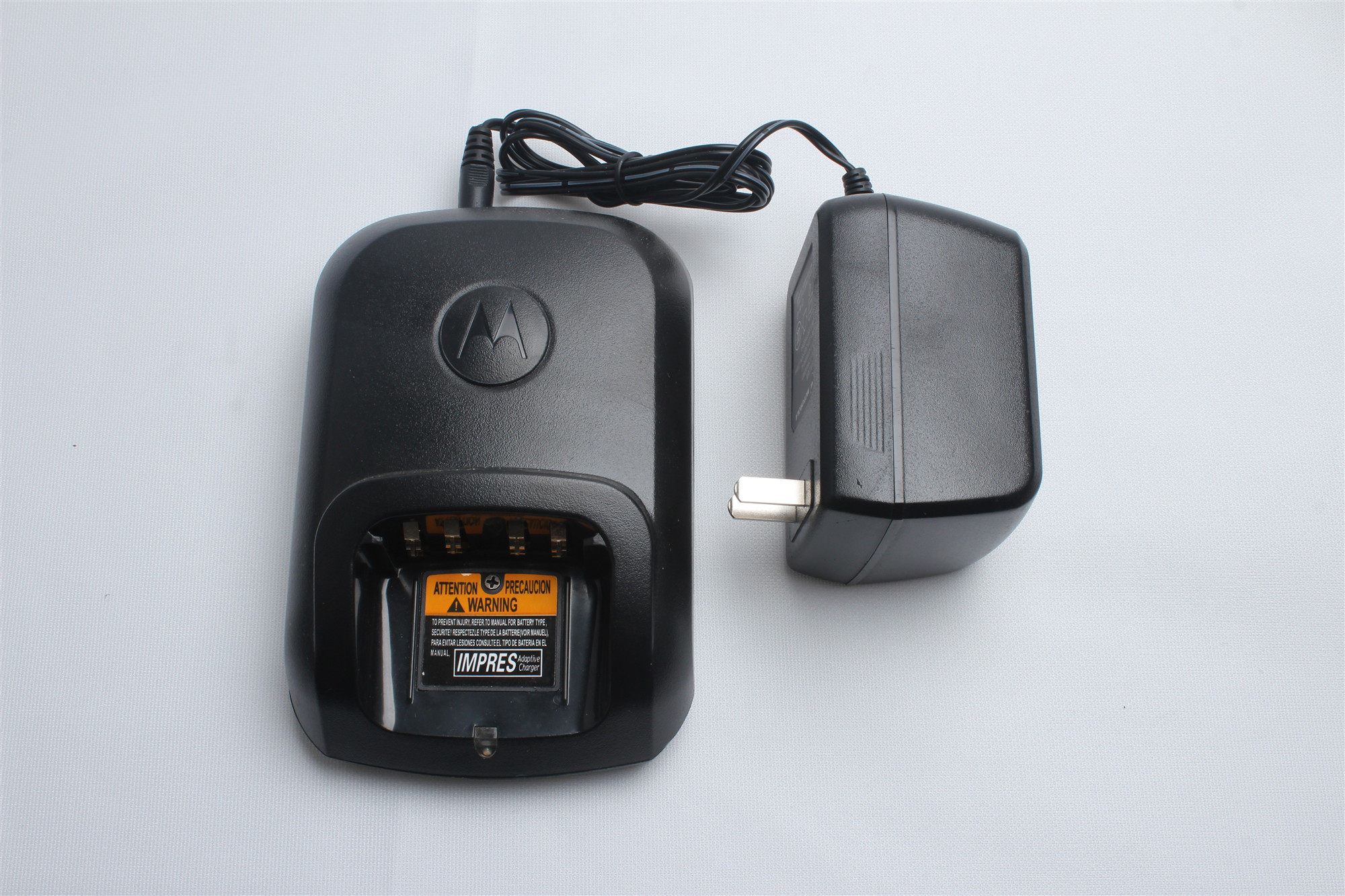 Motorola8268 charger XIR P8200 P8260 P8268 8668 P8268 seat charge WPLN4226A