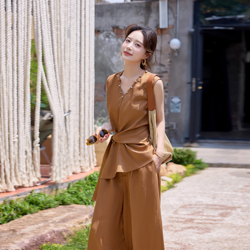 European Style 2026 French Elegant and Intellectual V-Neck Vest and Wide-Leg Pants Two-Piece Set for Women, Summer Slimming and Stylish Outfit