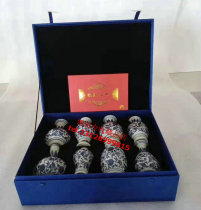 Qing Dynasty Qianlong Blue and white eight-zhen porcelain vase Porcelain bottle ornaments Porcelain vase