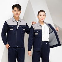 Двухслойный костюм, верх серый, низ темно-синий.